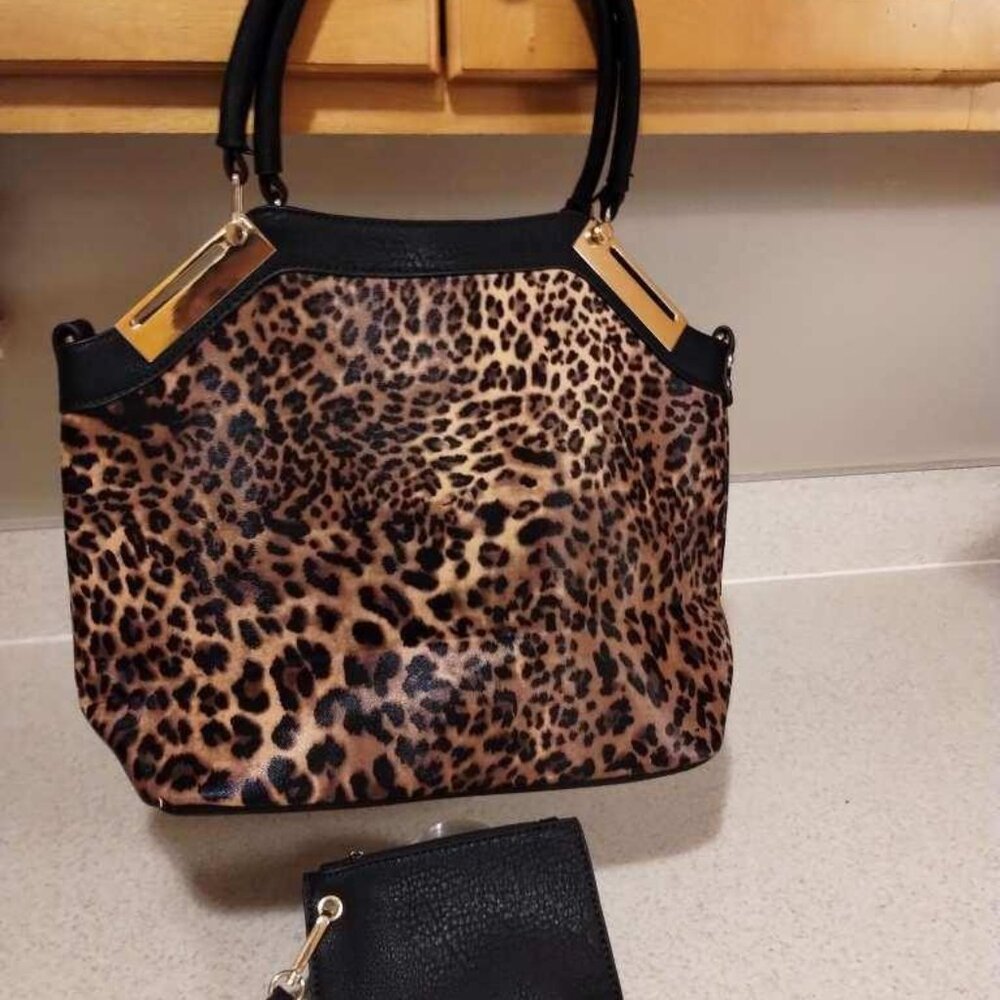 BRAND NEW LEATHER LEAPARD BAG